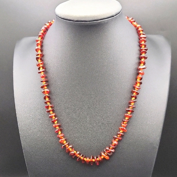 Unsigned Jewelry - Dark Baltic Amber Chip 18" Necklace Gold Tone Hardware Hand Knotted